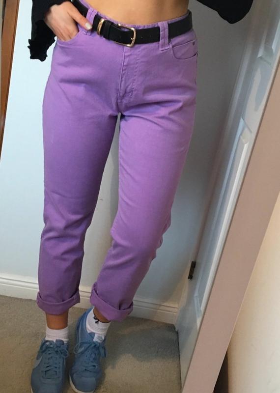 фиолетовые джинсы